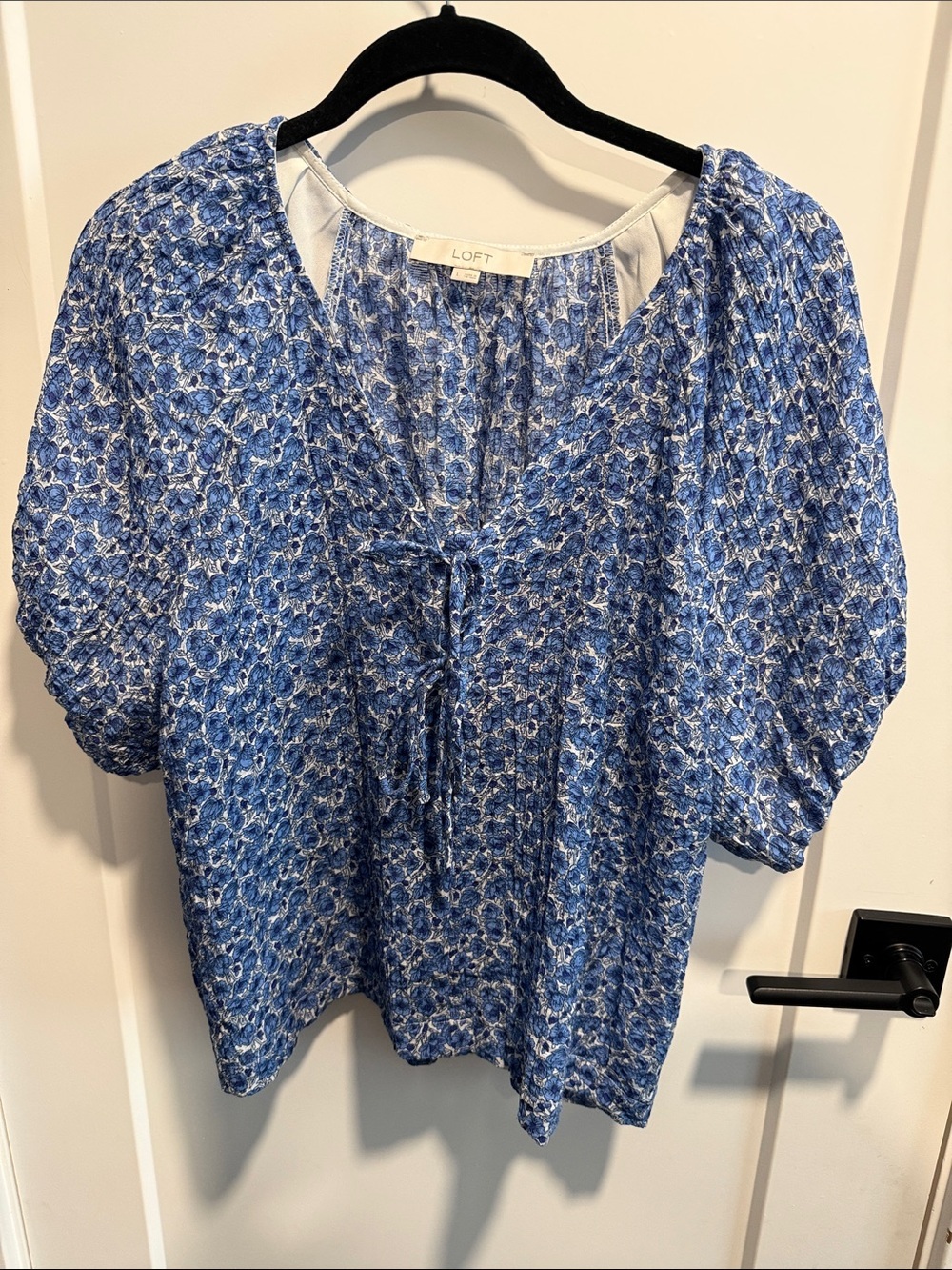 LOFT Blue Floral Tie-Front Puff Sleeve Blouse Worn Once Sz Large
